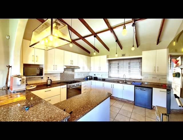 3 BEDROOM FREEHOLD FOR SALE IN KELSO